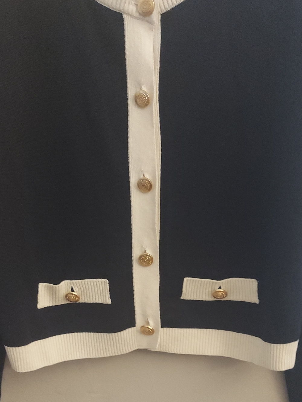 H&M Black and Cream Fine Knit Long Sleeve Crop Sweater With Gold Buttons New L - Picture 6 of 10